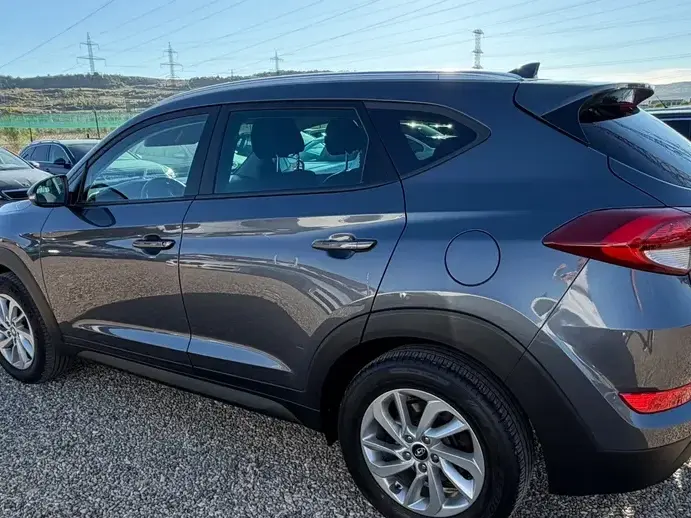 Hyundai Tucson blue 1.7 CRDi 2WD Style