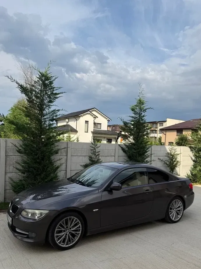 BMW Seria 3 E90/E91/E92/E93 320d — imagine 5