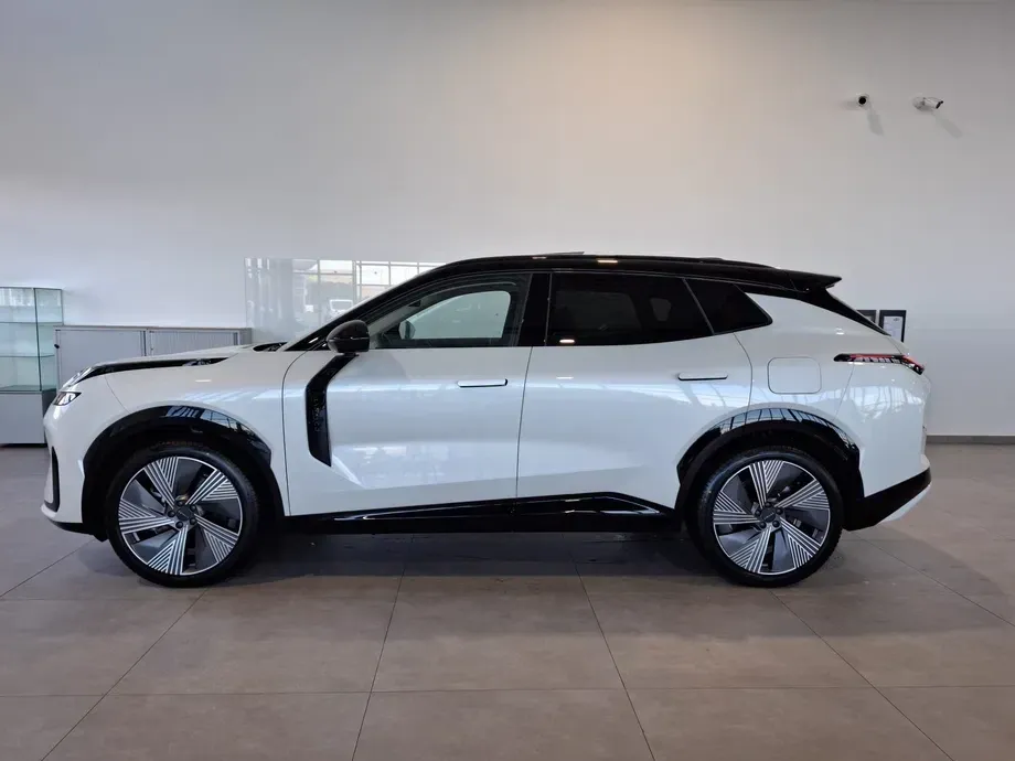 Lynk&Co 08 — imagine 2
