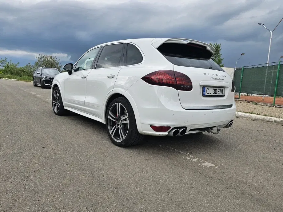 Porsche Cayenne Turbo V8 4.8L Aut. — imagine 2