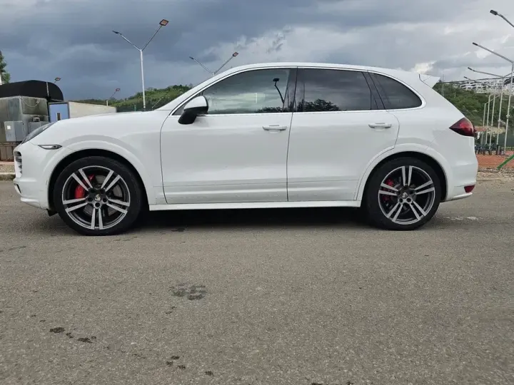 Porsche Cayenne Turbo V8 4.8L Aut.