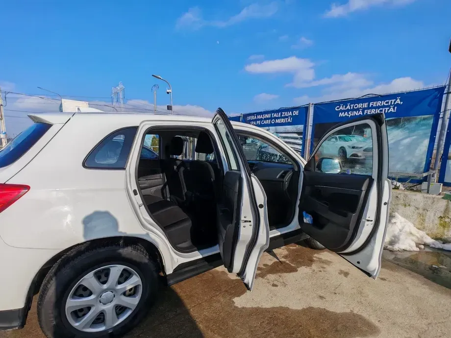 Mitsubishi ASX 1.6 Litre 2WD MIVEC Inform — imagine 4