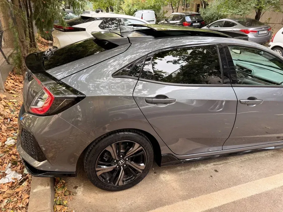 Honda Civic X — imagine 2