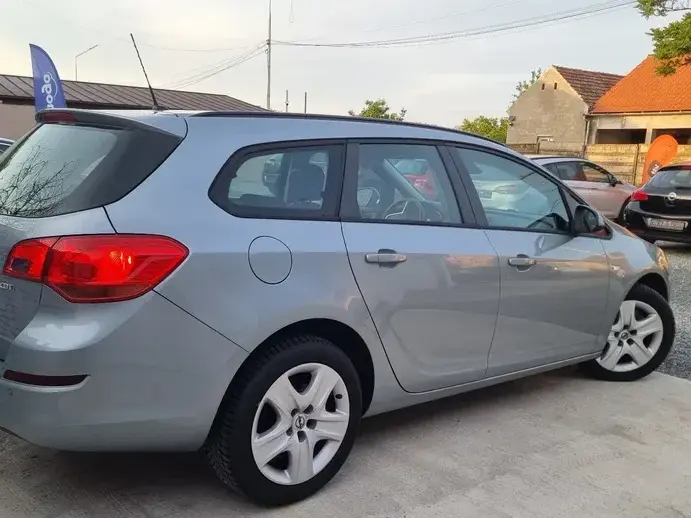 Opel Astra J 1.7 CDTI DPF 150 Jahre