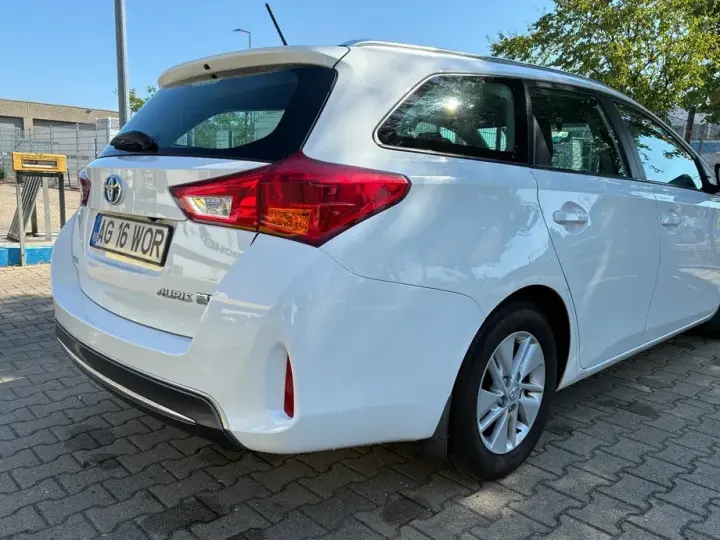 Toyota Auris II 1.8 L VVT-i HSD Luna