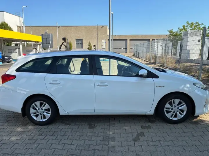 Toyota Auris II 1.8 L VVT-i HSD Luna