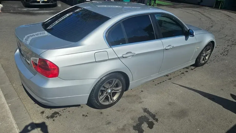 BMW Seria 3 E90/E91/E92/E93 325i — imagine 3