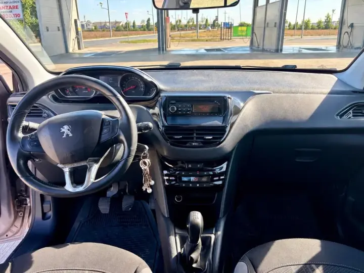 Peugeot 208 I