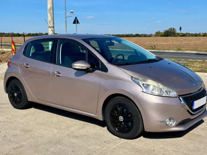 Peugeot 208 I