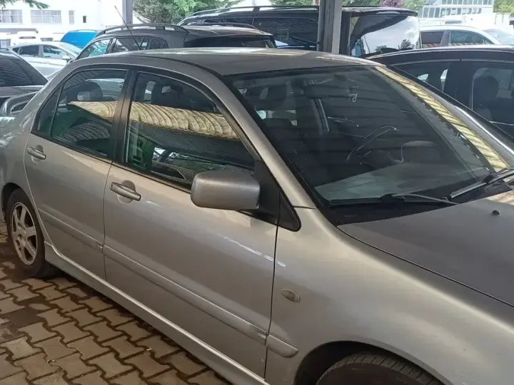Mitsubishi Lancer