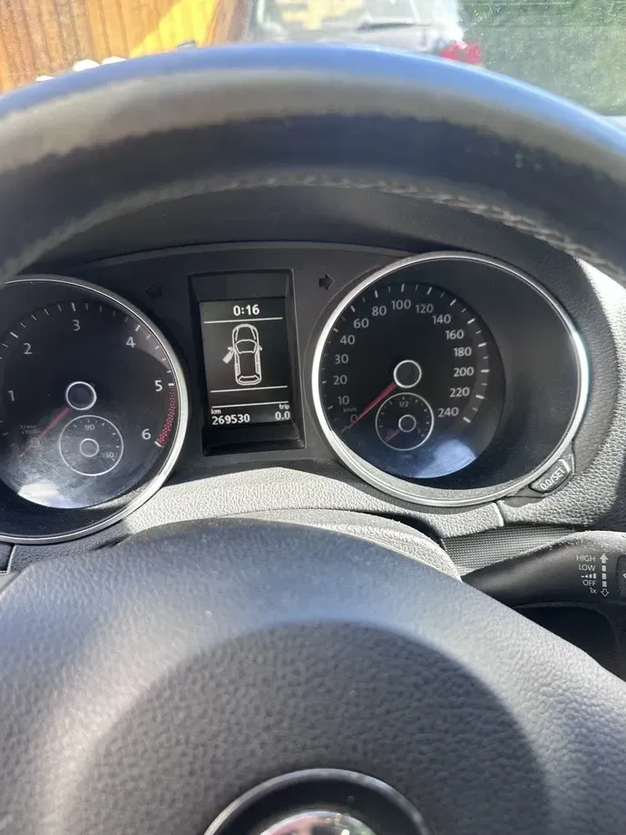 Volkswagen Golf — imagine 3