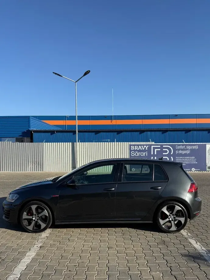 Volkswagen Golf VII 2.0 TSI BMT DSG GTI — imagine 2