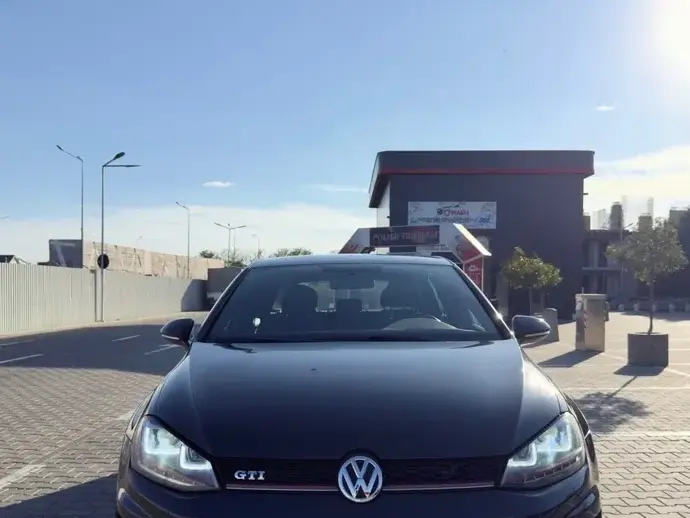 Volkswagen Golf VII 2.0 TSI BMT DSG GTI