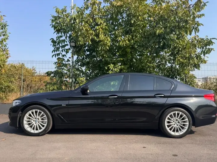 BMW Seria 5 520d Aut. Sport Line