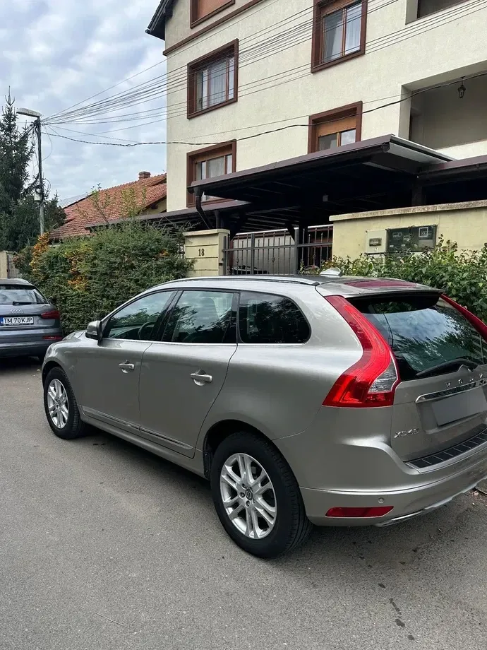 Volvo XC 60 D4AWD Kinetic — imagine 4