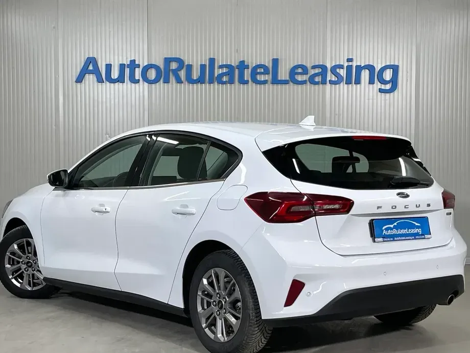 Ford Focus MK4 1.0 EcoBoost MHEV Titanium — imagine 4