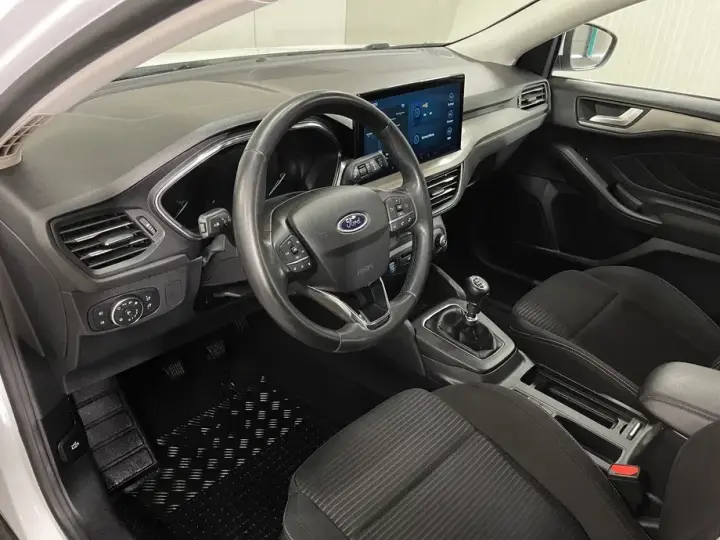 Ford Focus MK4 1.0 EcoBoost MHEV Titanium