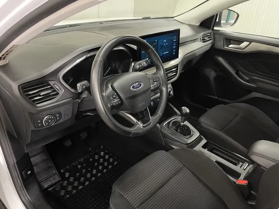 Ford Focus MK4 1.0 EcoBoost MHEV Titanium — imagine 5