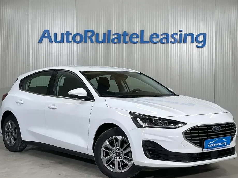 Ford Focus MK4 1.0 EcoBoost MHEV Titanium — imagine 2