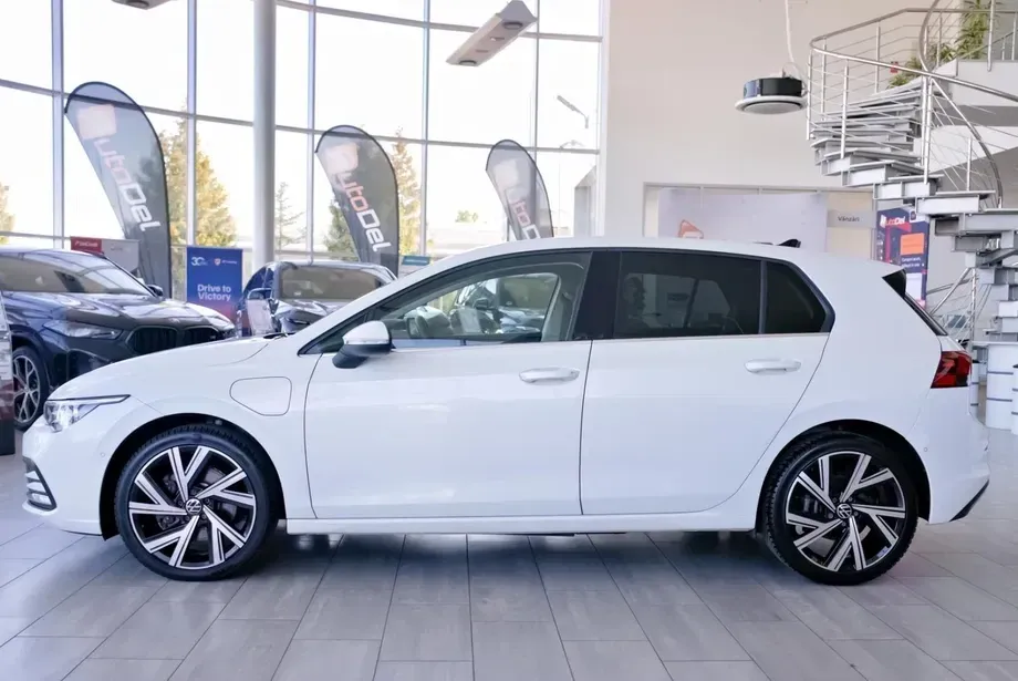 Volkswagen Golf VIII 1.4 eHybrid OPF DSG Style — imagine 4