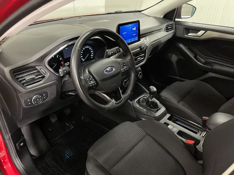 Ford Focus MK4 1.0 EcoBoost 6MT MHEV Titanium — imagine 5