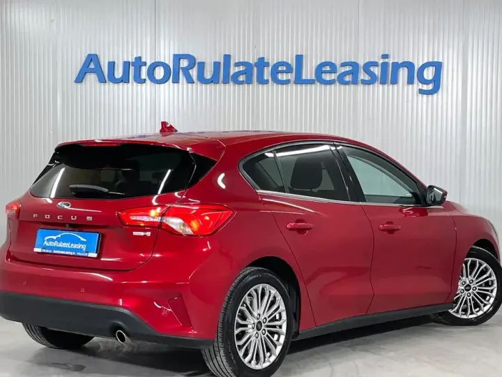 Ford Focus MK4 1.0 EcoBoost 6MT MHEV Titanium
