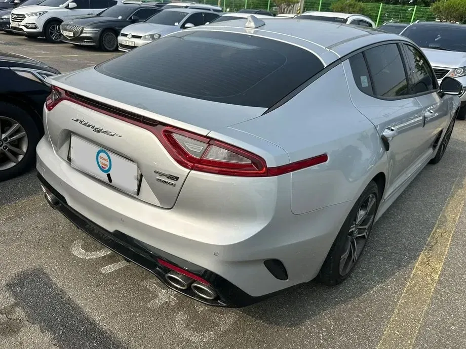 Kia Stinger — imagine 4