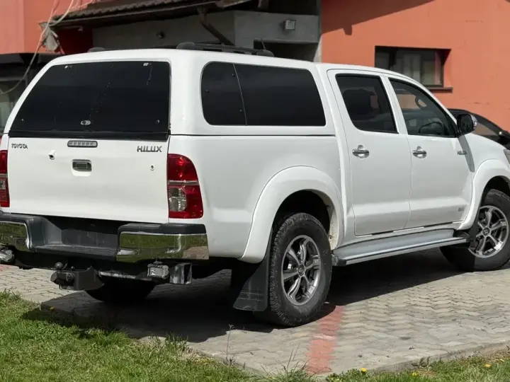 Toyota Hilux VIII 4x4 Cabina Dubla Style+ Aut.