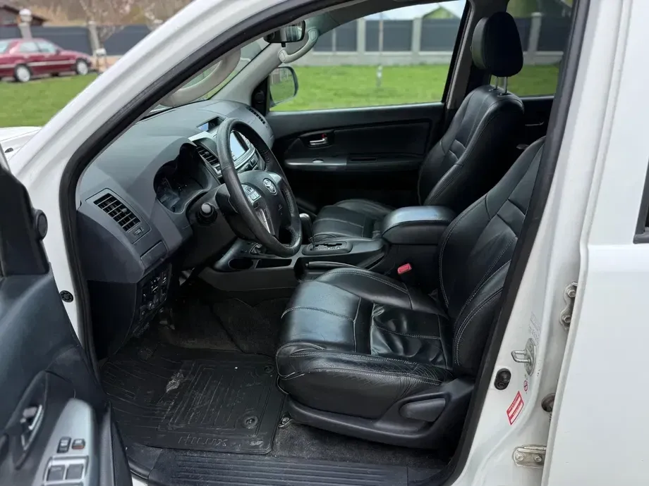 Toyota Hilux VIII 4x4 Cabina Dubla Style+ Aut. — imagine 6