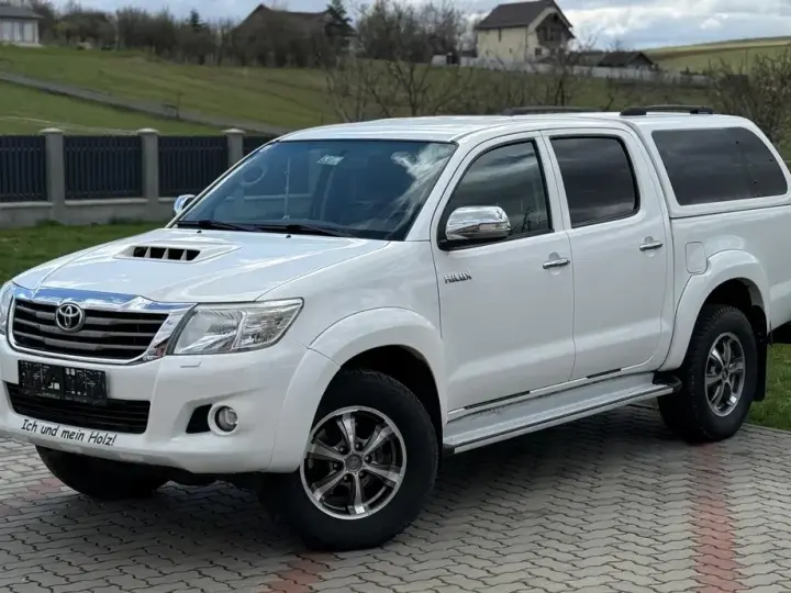 Toyota Hilux VIII 4x4 Cabina Dubla Style+ Aut.