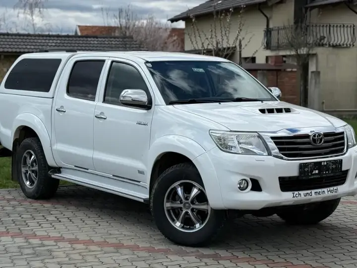 Toyota Hilux VIII 4x4 Cabina Dubla Style+ Aut.