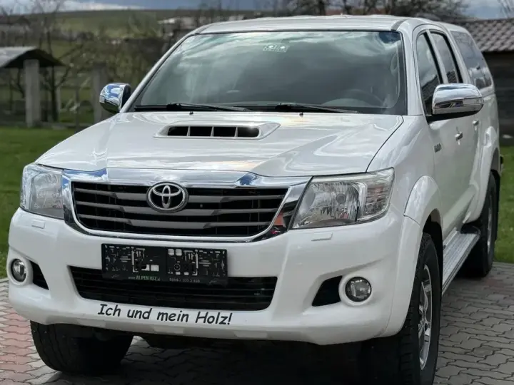 Toyota Hilux VIII 4x4 Cabina Dubla Style+ Aut.
