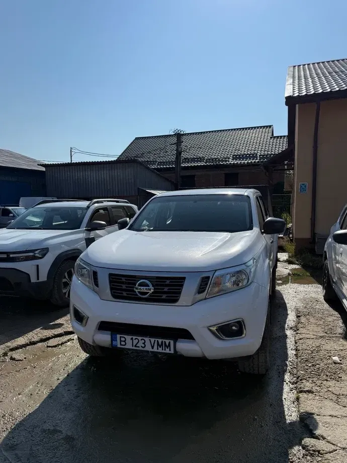 Nissan Navara Double Cab Acenta — imagine 2