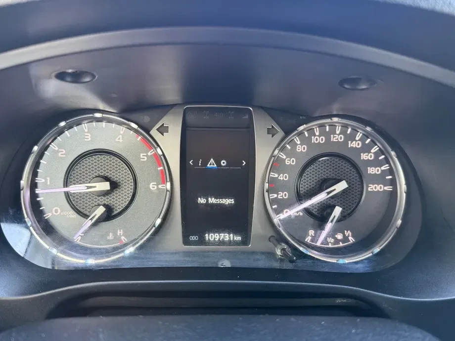 Toyota Hilux VIII 4x4 Double Cab Comfort — imagine 6