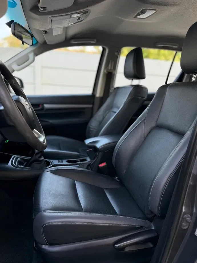 Toyota Hilux VIII 4x4 Double Cab Comfort — imagine 5