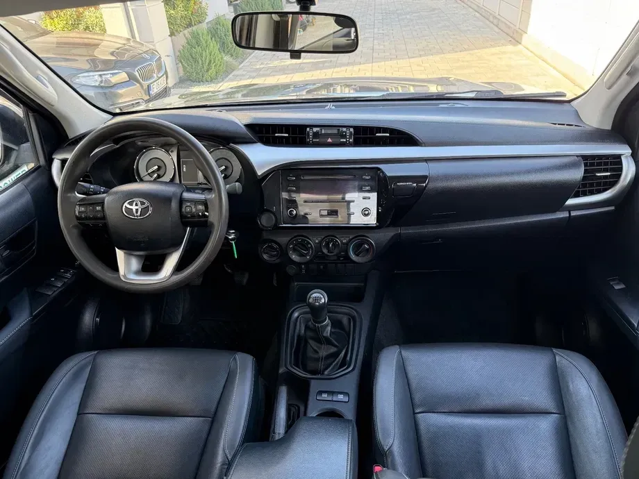 Toyota Hilux VIII 4x4 Double Cab Comfort — imagine 4