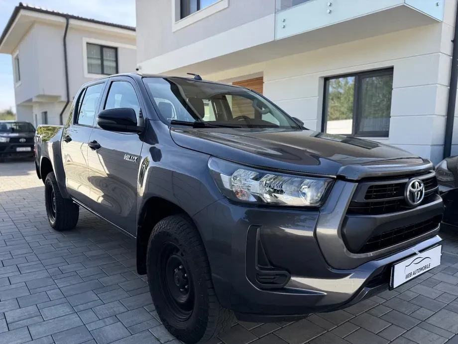 Toyota Hilux VIII 4x4 Double Cab Comfort — imagine 3