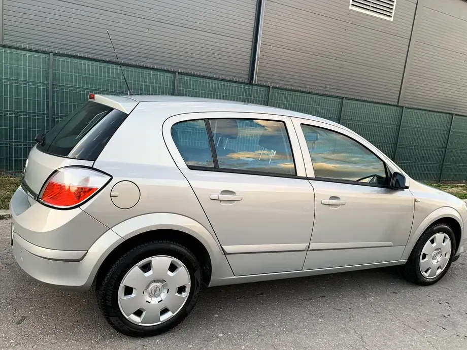 Opel Astra H Classic 1.6i — imagine 3