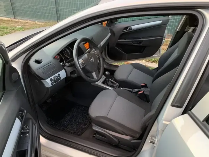 Opel Astra H Classic 1.6i