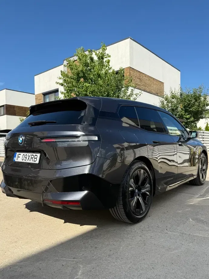 BMW iX xDrive40 — imagine 3
