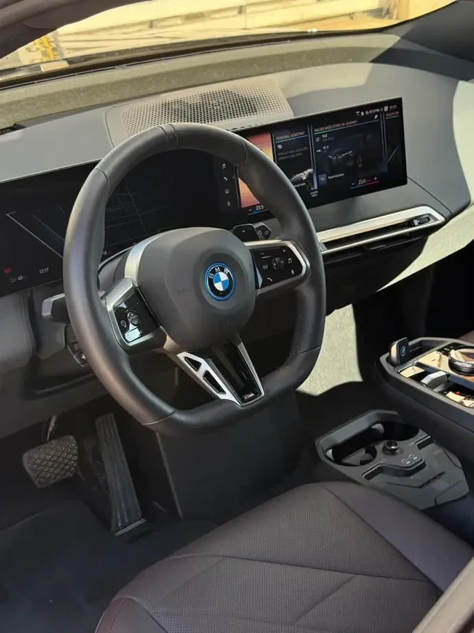 BMW iX xDrive40 — imagine 2