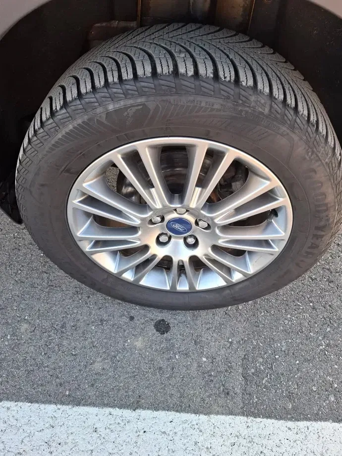 Ford Kuga — imagine 4