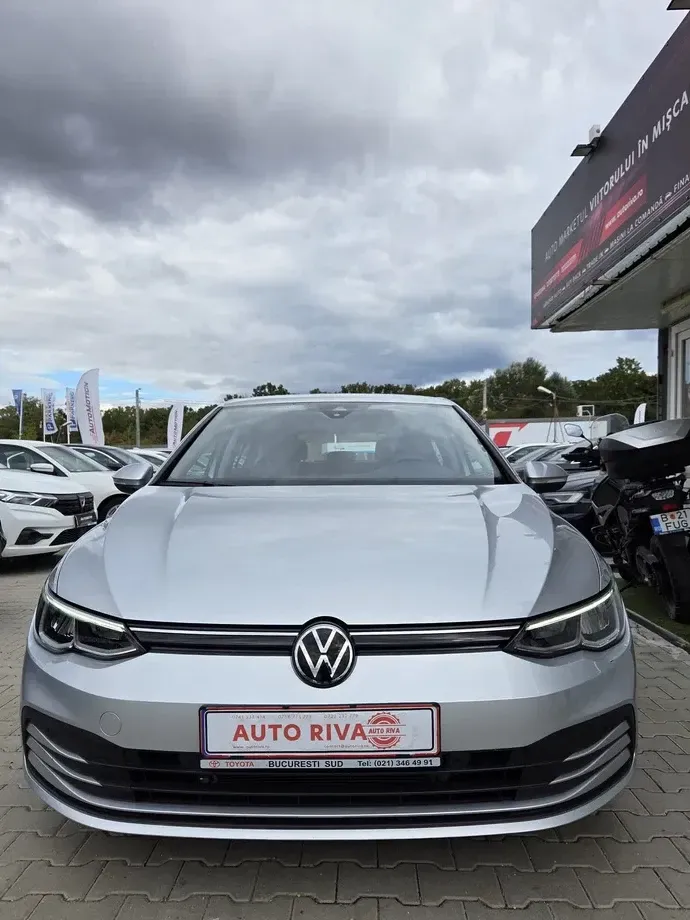 Volkswagen Golf VIII 1.0 TSI Life — imagine 2