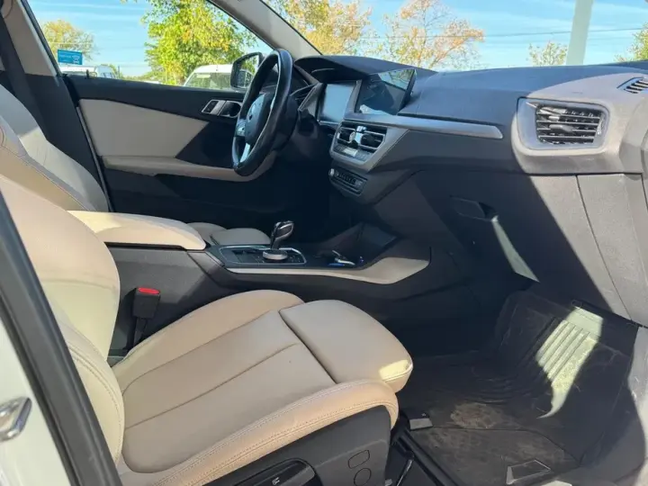 BMW Seria 2 218d AT