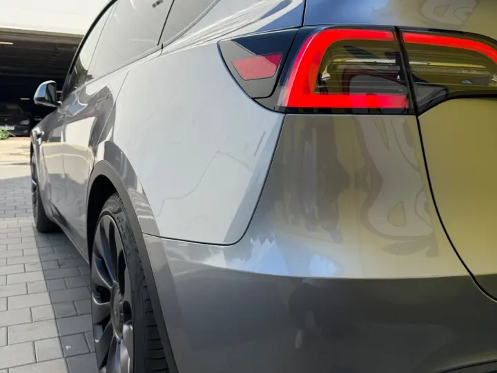Tesla Model Y Generatia anterioara Performance
