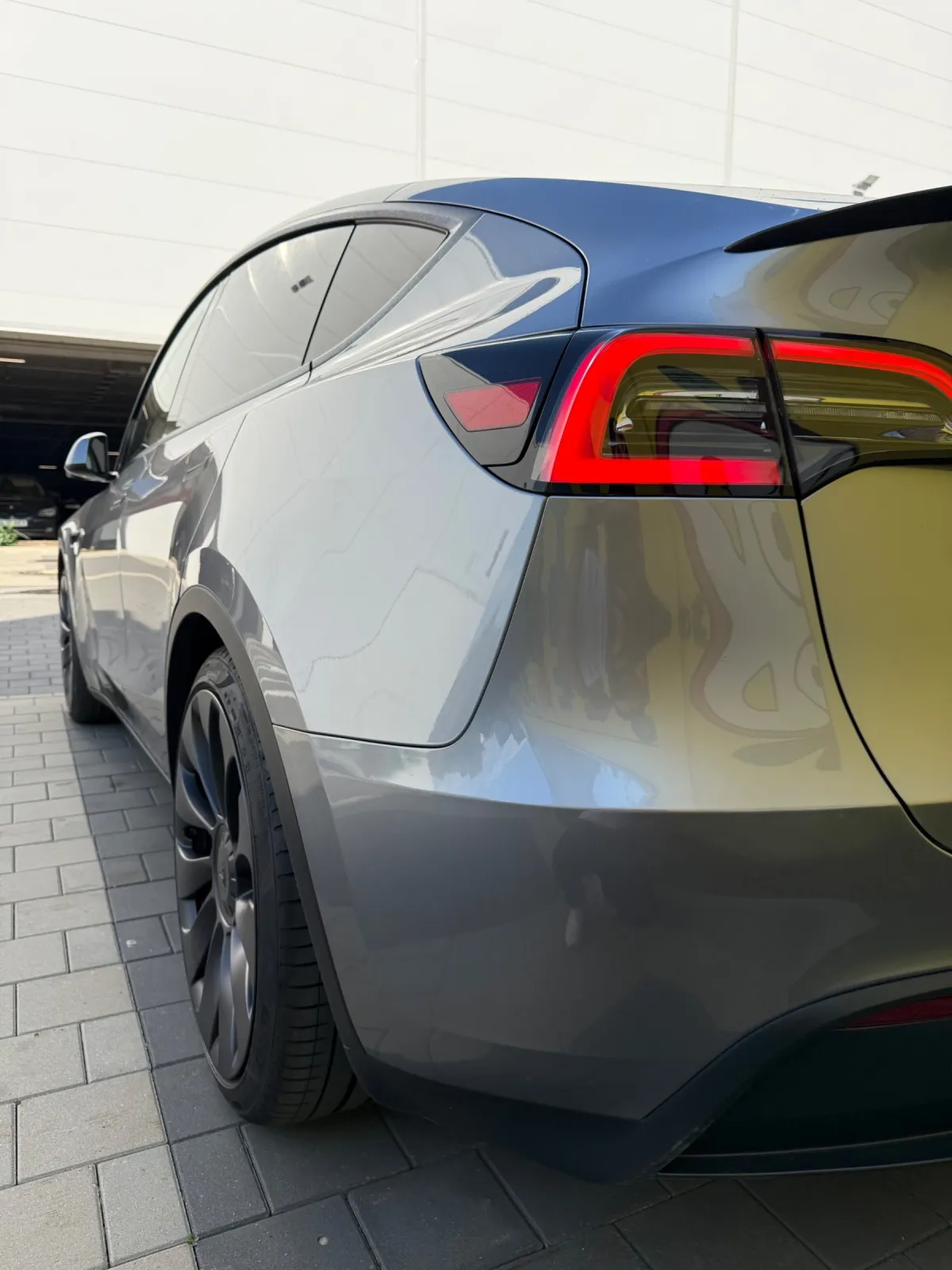 Tesla Model Y Generatia anterioara Performance — imagine 4