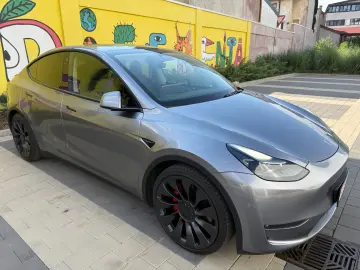 Tesla Model Y Generatia anterioara Performance