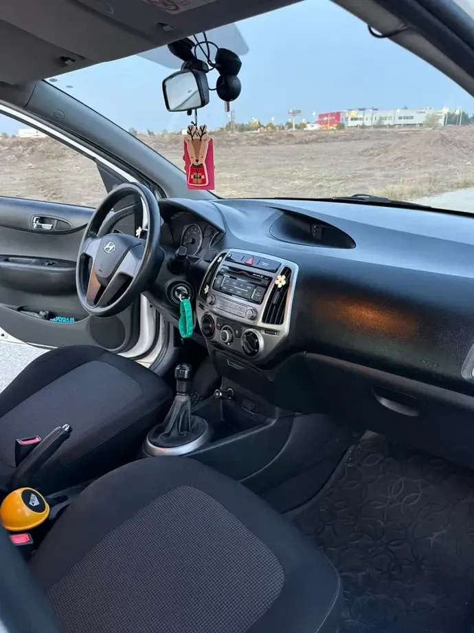 Hyundai i20 1.2 Comfort — imagine 10
