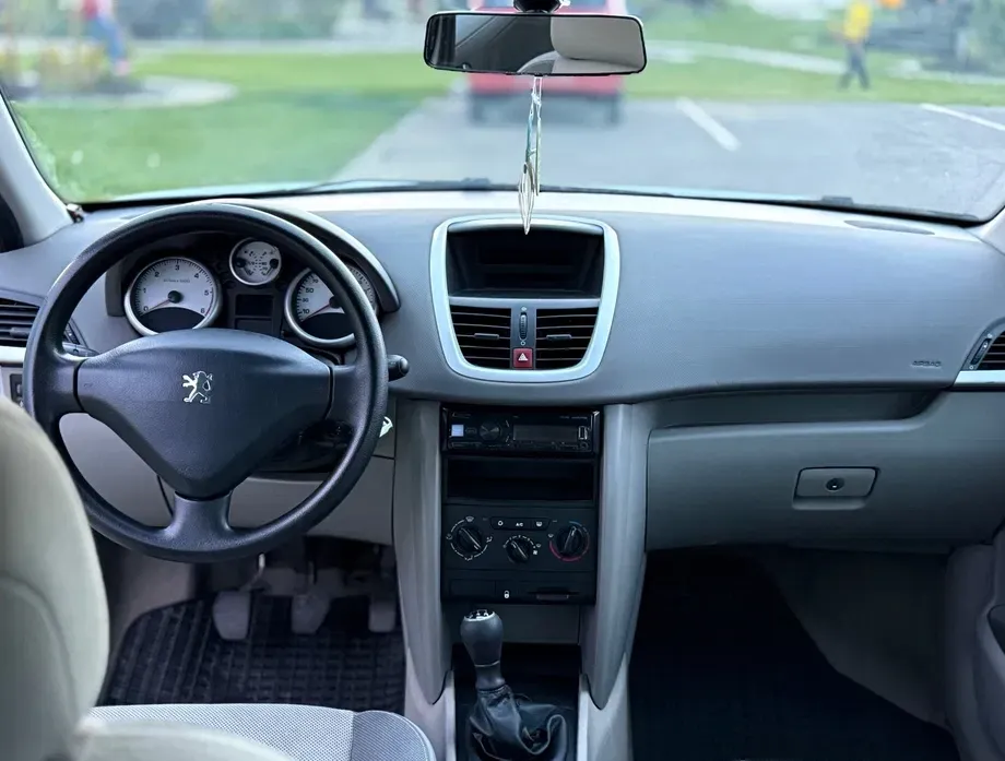 Peugeot 207 — imagine 8