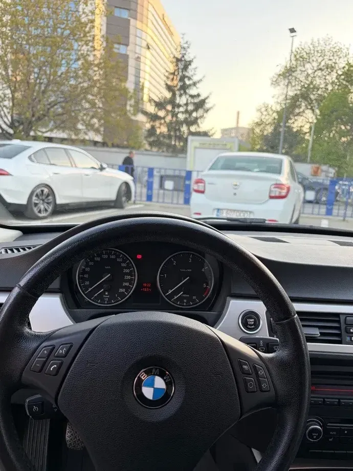BMW Seria 3 E90/E91/E92/E93 318d — imagine 5